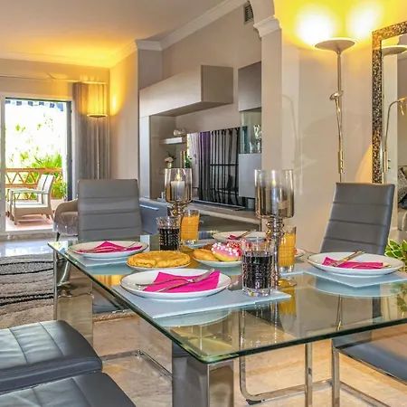 Las Golondrinas Apartment *
